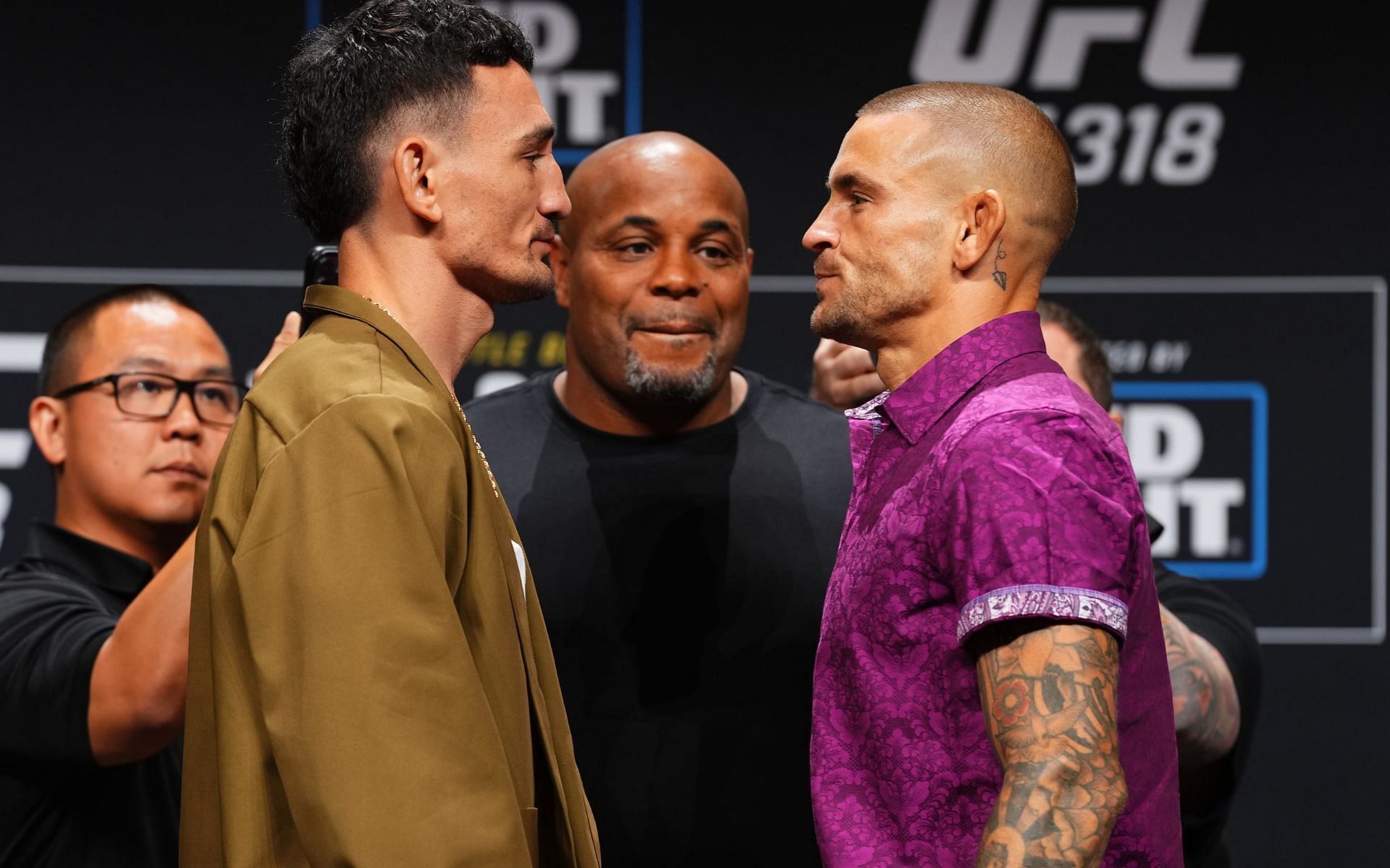 Max Holloway and Dustin Poirier square off ahead of UFC 318. [Image courtesy: Getty]