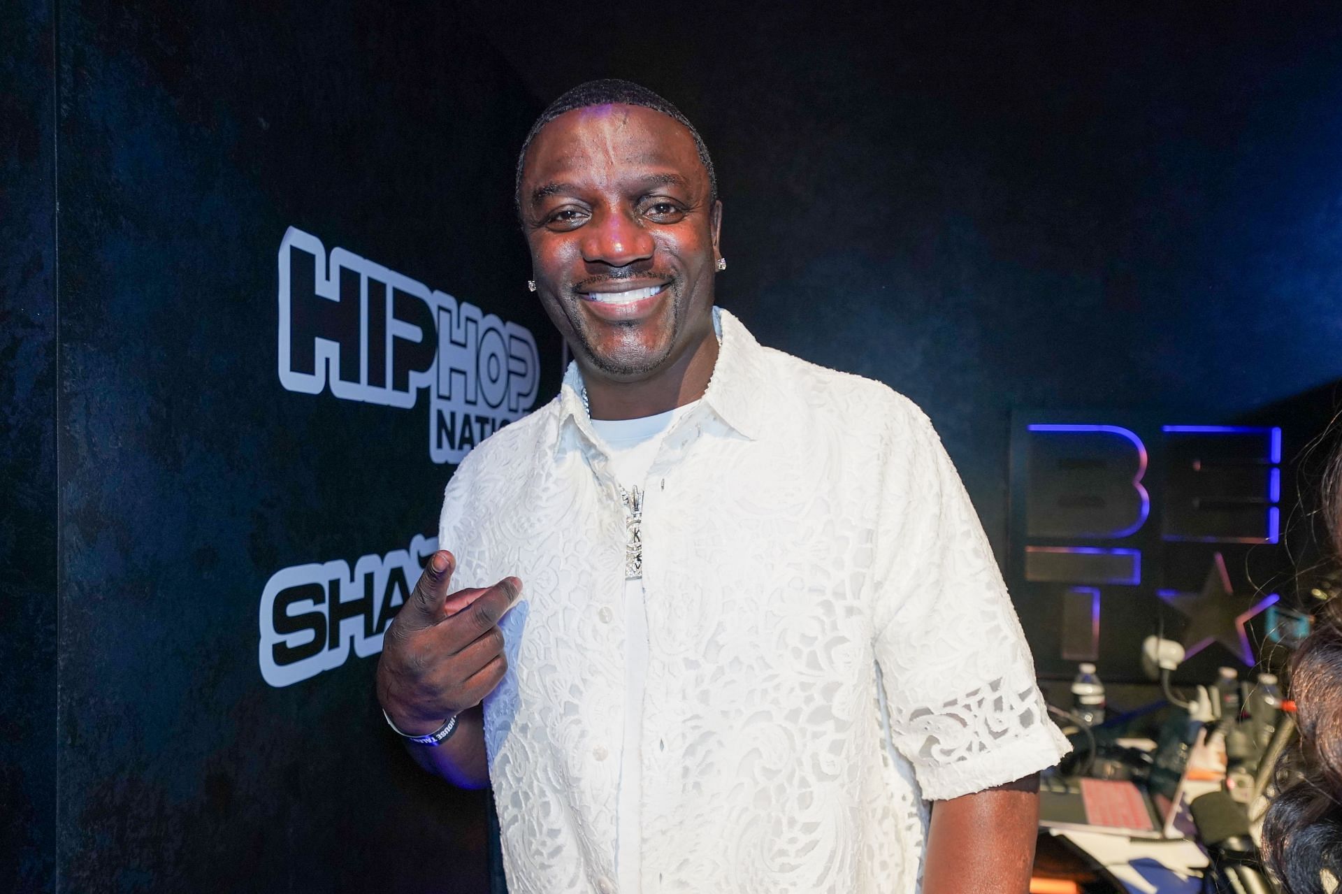 Akon and Be.I have heated exchange over "scammer" allegations