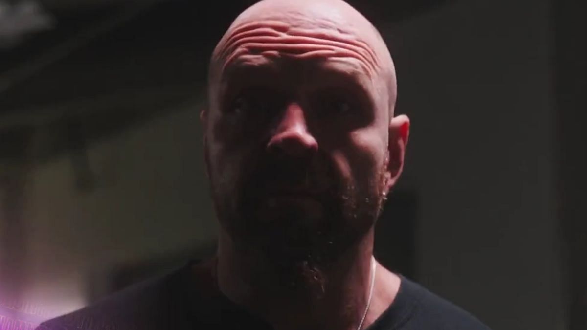 Jon Moxley cutting an intense promo (Image via AEW