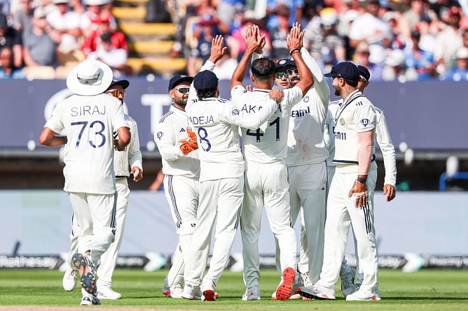 "Hai ab, kya kar sakte hain?" - Mohammed Siraj's interesting advice to fast-bowling colleague on Day 2 of ENG vs IND 2025 2nd Test [Watch]
