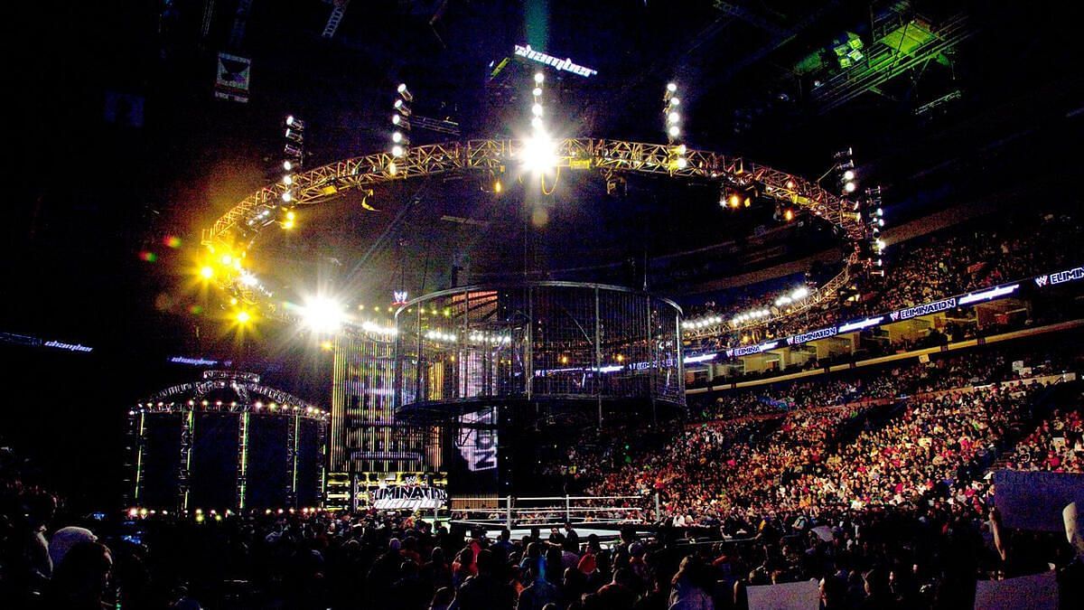 WWE crowd at PLE! (credits: WWE.Com)