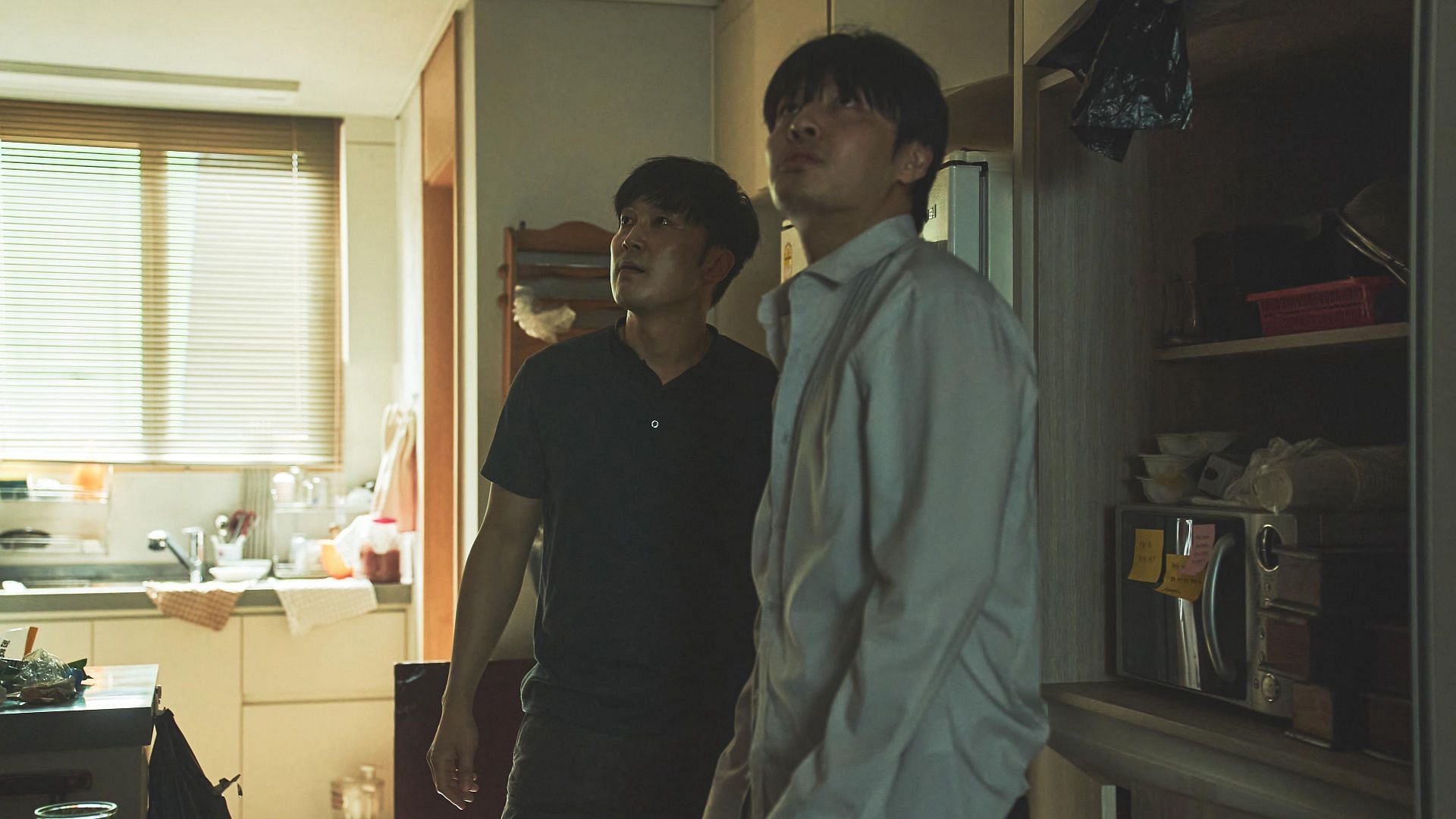Jin-ho and Woo-sung in Wall to Wall (Image via X/@NetflixKR)