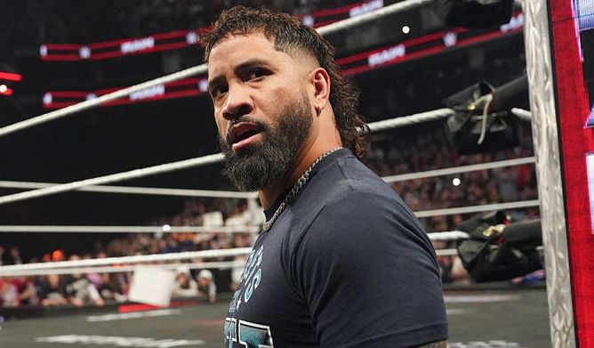 Jey Uso's match gets called off after top WWE star breaks the rules; former world champ gets helped to the back