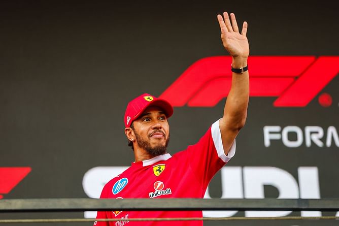 Lewis Hamilton's 3-word response to a fan asking for a "photo dump"