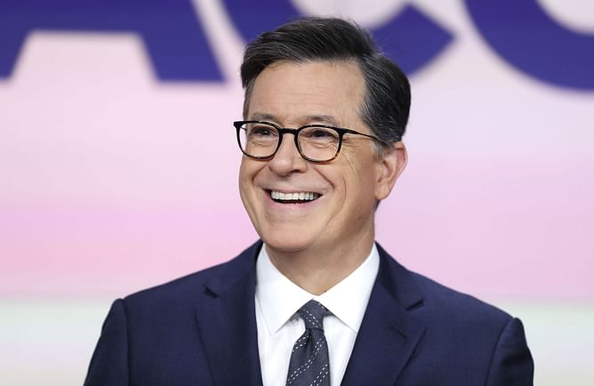 "Going out with a bang" — Internet reacts to Stephen Colbert recreating Andy Byron's Coldplay kiss cam scandal on "The Late Show"