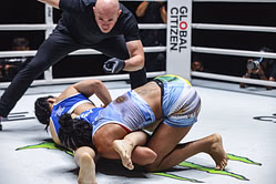 Watch: Chihiro Sawada’s slick armbar that left Macarena Aragon in pain inside the Lumpinee Stadium