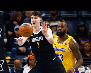 "LeBron James is requesting a trade" - Lakers fans perplexed as LA front office lands Jake LaRavia for $12 million despite glaring need at center