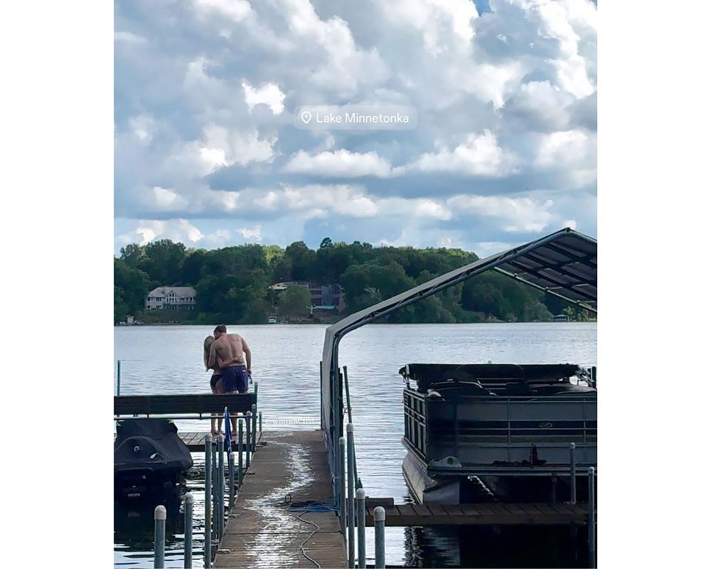 Will Howard and girlfriend Skyler Skoglund share romantic kiss at scenic Lake Minnesota getaway [PHOTO] [IG/@skyeskog]