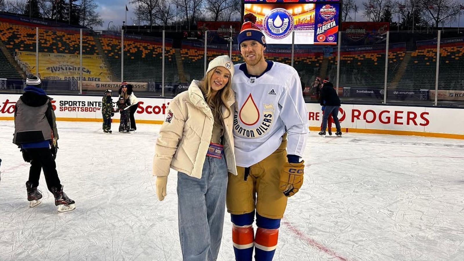 Connor McDavid &amp; wife Lauren unload with relaxing 