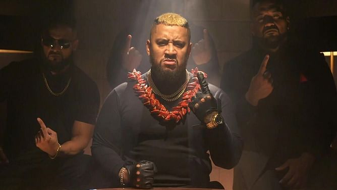 Huge WWE star no longer part of Solo Sikoa's faction - champion leaves him out: "And now my family is complete"