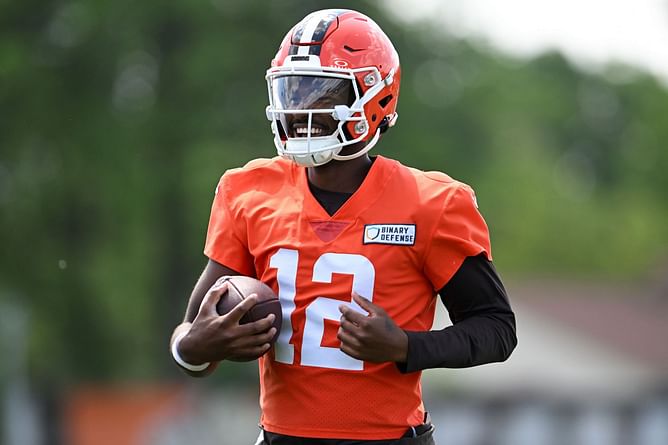 Drake brings Shedeur Sanders' swag to hip-hop with Browns QB's signature celebration move in new single “What Did I Miss?”