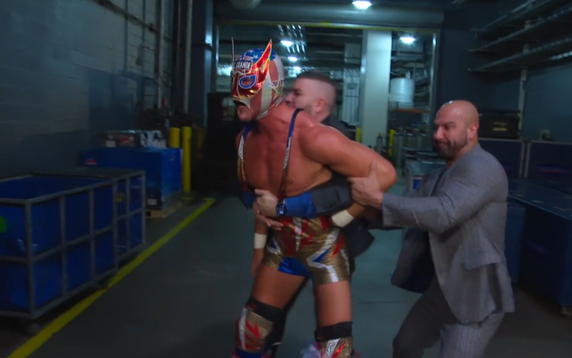 Huge brawl breaks out on RAW after El Grande Americano is confronted by 30-year-old star