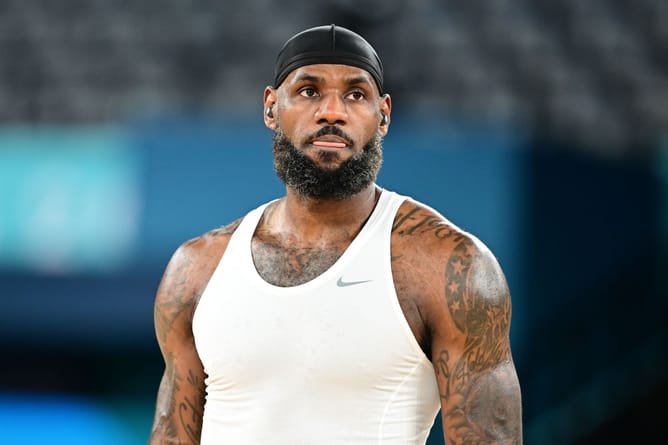 "Does LeBron look thinner here?": Lakers insider sparks storm with candid comment on LeBron James' latest offseason workout clip