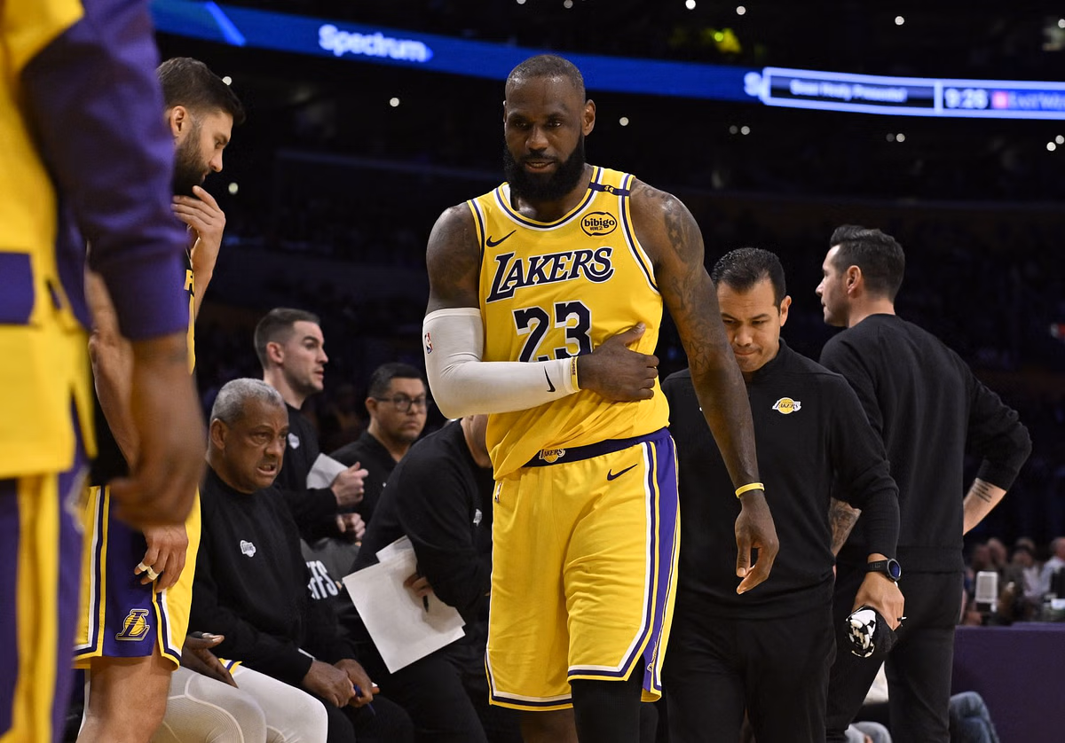 NBA Trade Rumors: LeBron James' stance made crystal clear by bombshell report as Lakers embrace new era