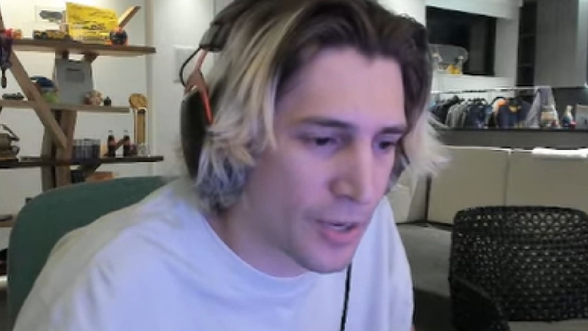 xQc recently gave his take on majority of the music dominating the music industry during a recent broadcast (Image via xQc Clips/YouTube)