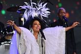 How many children does Diana Ross have? Singer brings out her daughter Rhonda Ross on stage to perform her song "Count On Me"