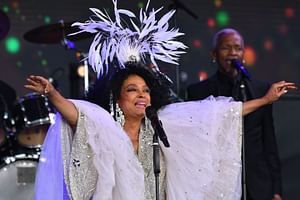 How many children does Diana Ross have? Singer brings out her daughter Rhonda Ross on stage to perform her song "Count On Me"