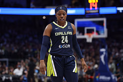 "Time to trade her out of Dallas Wings" - WNBA fans fume at Arike Ogunbowale after disastrous shooting night fuels loss to Caitlin Clark’s Fever