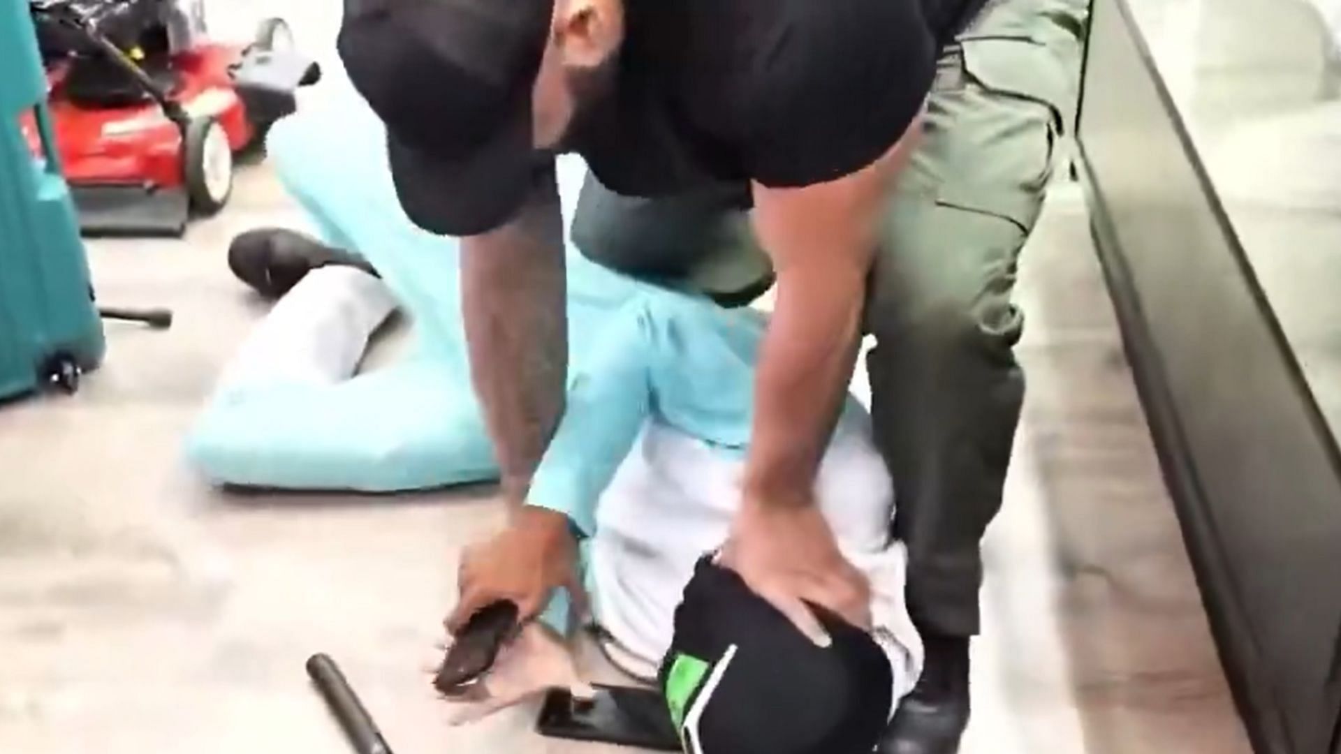 YourRAGE recently confronted Corey2U for attempting to sell his diamond chain behind his back (Image via FearedBuck/X)