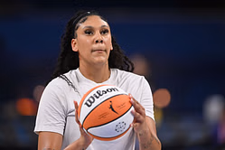 "Kamilla Cardoso got PTSD from W Refs" - WNBA fans react hilariously to Chicago Sky star's bewildered face after making big defensive plays for Brazil
