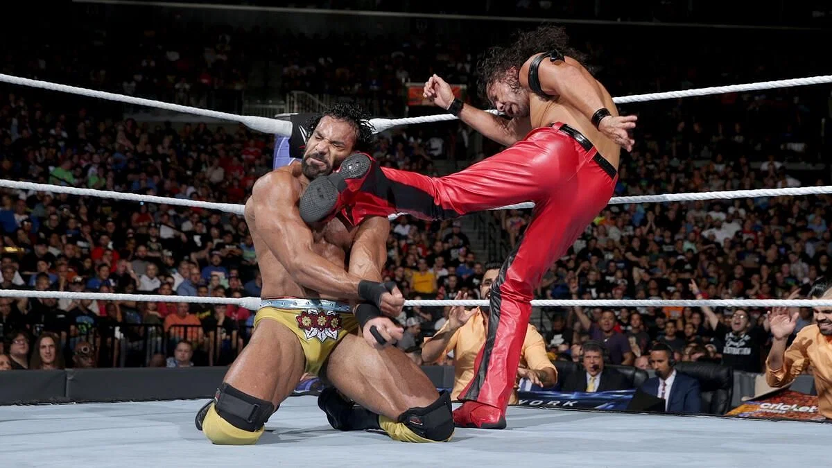 Jinder Mahal vs. Shinsuke Nakamura (Photo source: WWE.com)