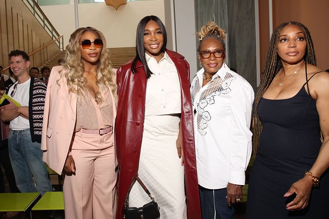 Serena Williams playfully covets sister Venus Williams' fashionable Paris outfit with amusing message