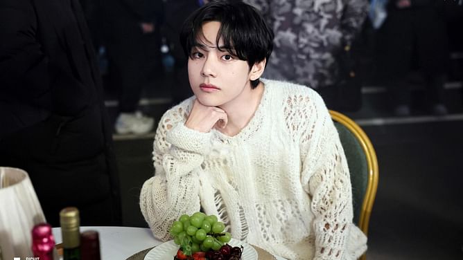 “He’s so precious” — Fans praise BTS’ Taehyung for sending a congratulatory flower wreath to a newly opened local Waffle franchise store