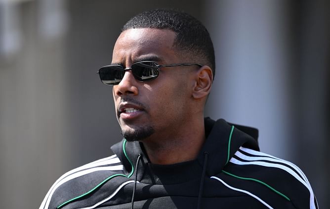 "We may be close to finalising the next step" - Liverpool linked Alexander Isak's agent responds amid reports of €𝟭30 million bid for striker