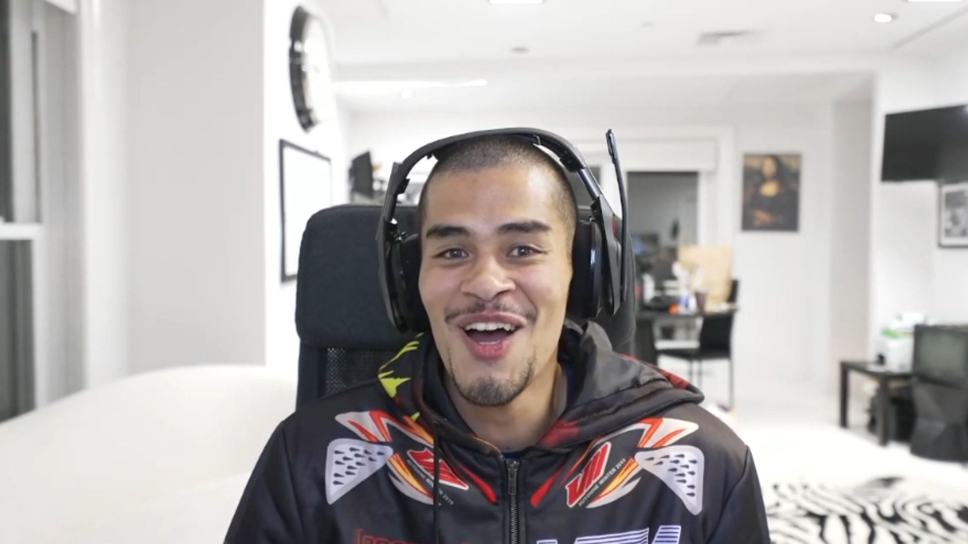 Sneako insinuates that Twitch may be picking favorites (Image via Sneako/Parti)