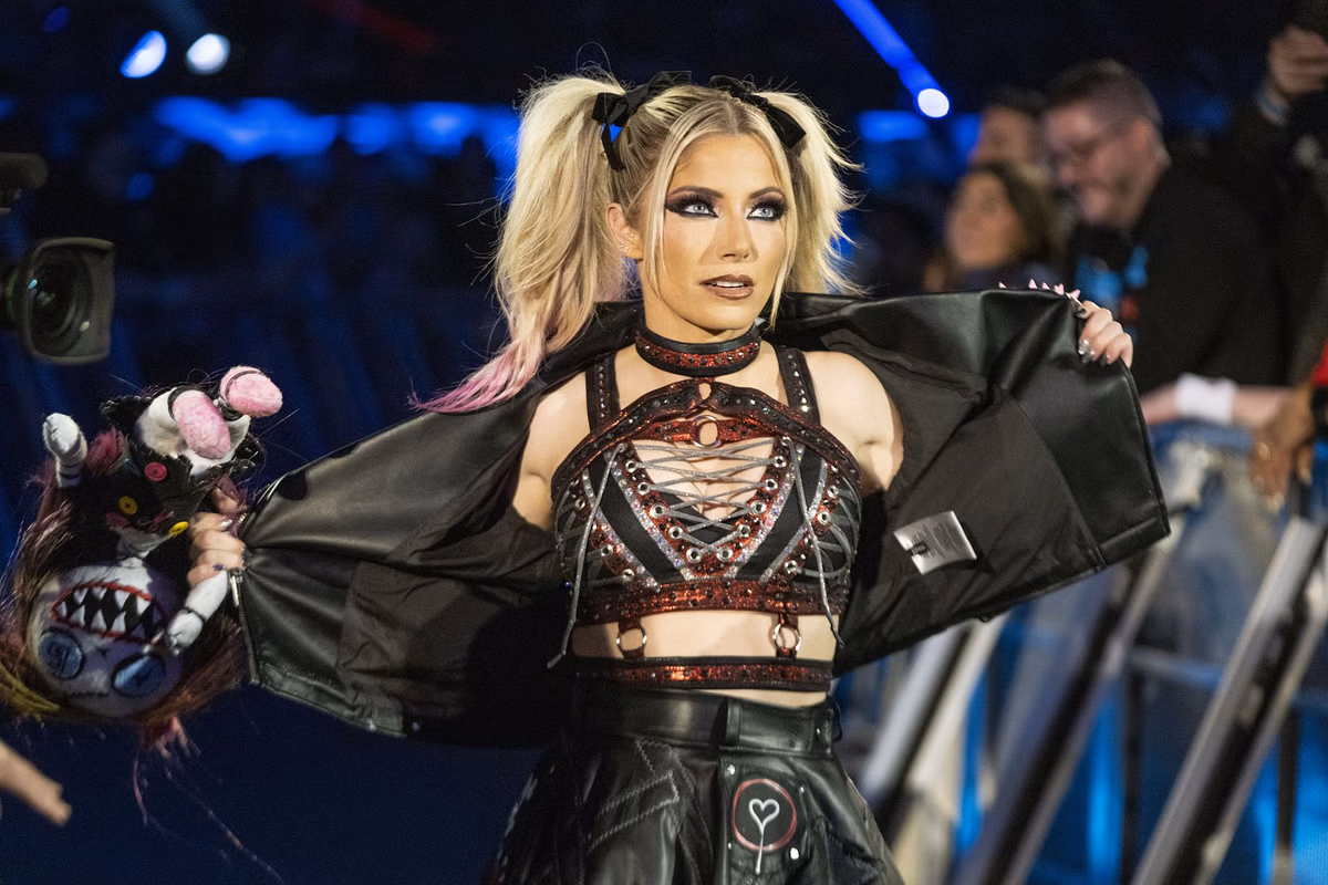 36-year-old WWE star issues an apology to Alexa Bliss after what happened on SmackDown