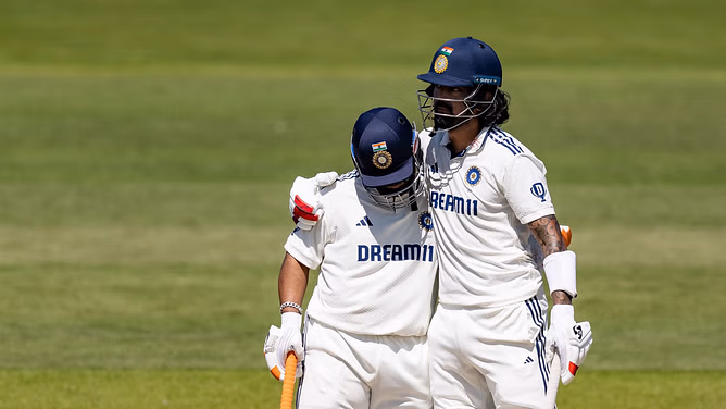 Non-striker Rishabh Pant adeptly dodges a drive from KL Rahul on Day 3 of ENG vs IND 2025 3rd Test [Watch]