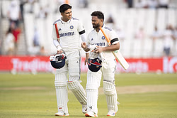 "Pehle hi mat decide kar" - Rishabh Pant & Shubman Gill's discussion caught on stump mic during Day 1 of ENG vs IND 2025 2nd Test [Watch]