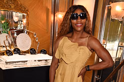 Serena Williams flexes abs in mirror selfie moments after posting vacation photos with her squad