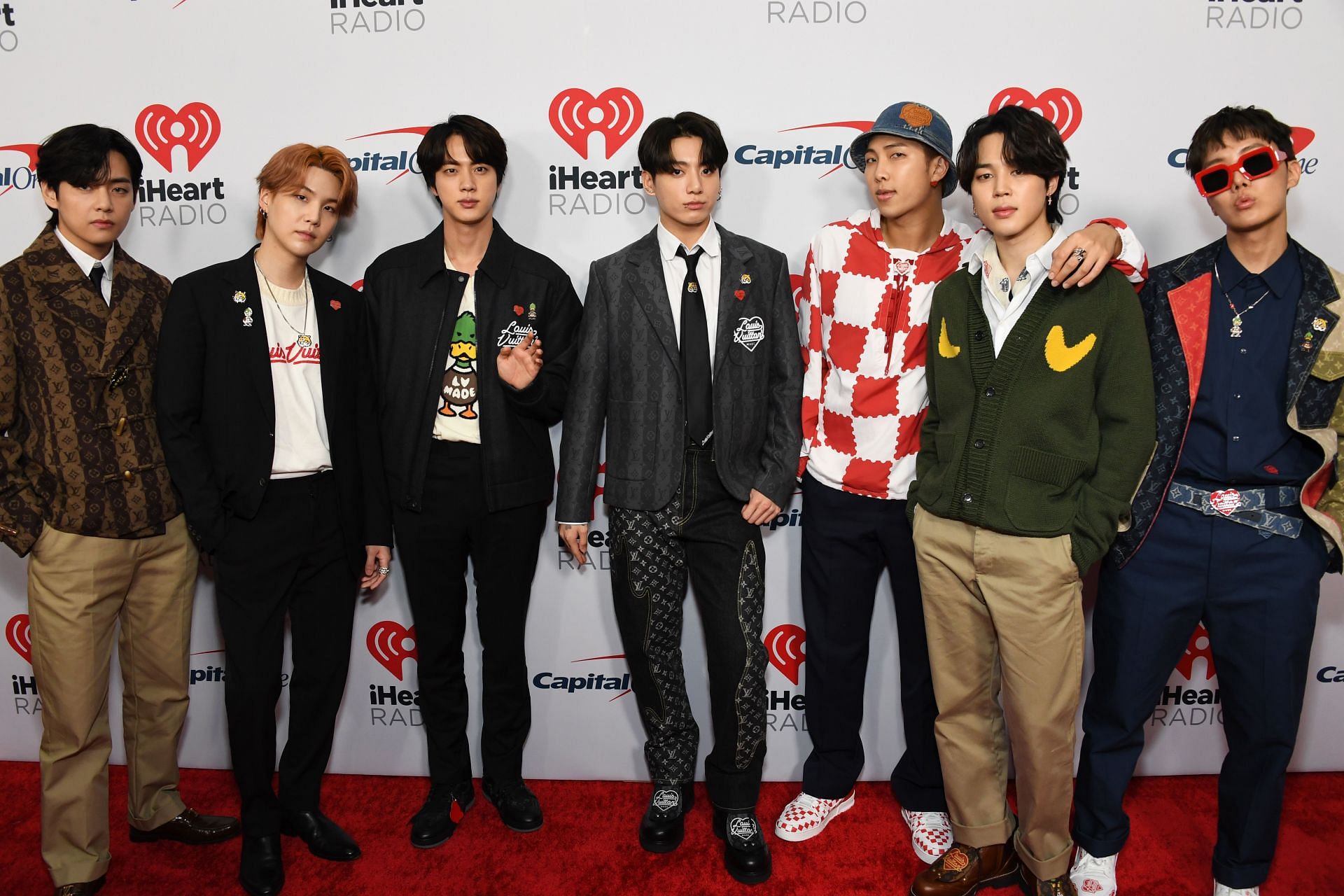            (L-R) Jimin, j-hope, Jin, Jungkook, RM, Suga, and V at the 2021 American Music on November 21, 2021. (Image via Getty)