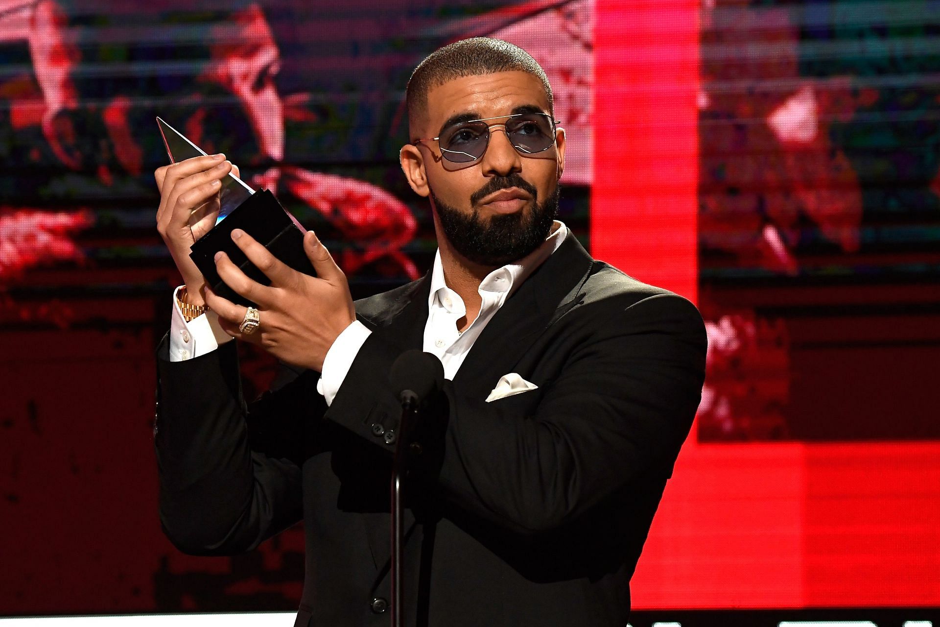 2016 American Music Awards - Roaming Show - Source: Getty