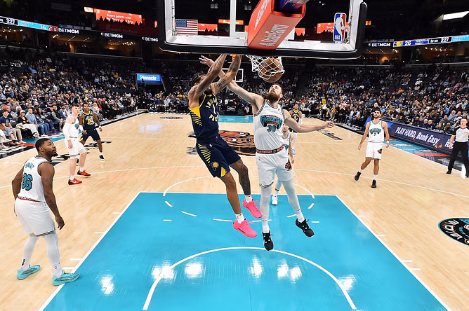 "Another Laker legend on the move" - NBA fans react to Pacers stealing 7-foot-1 rim protector from Grizzlies as Myles Turner's replacement