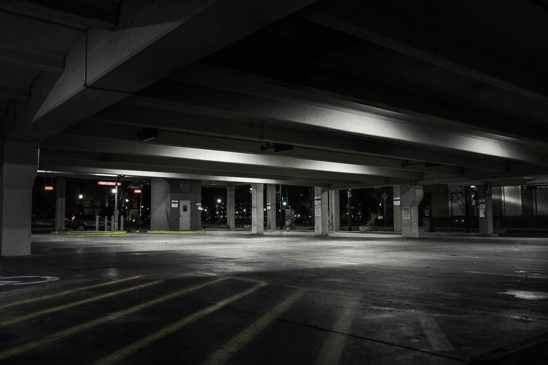 A resident of Vista Cove saw Starke lying on the ground between two cars in the parking lot(Image via Pexels)