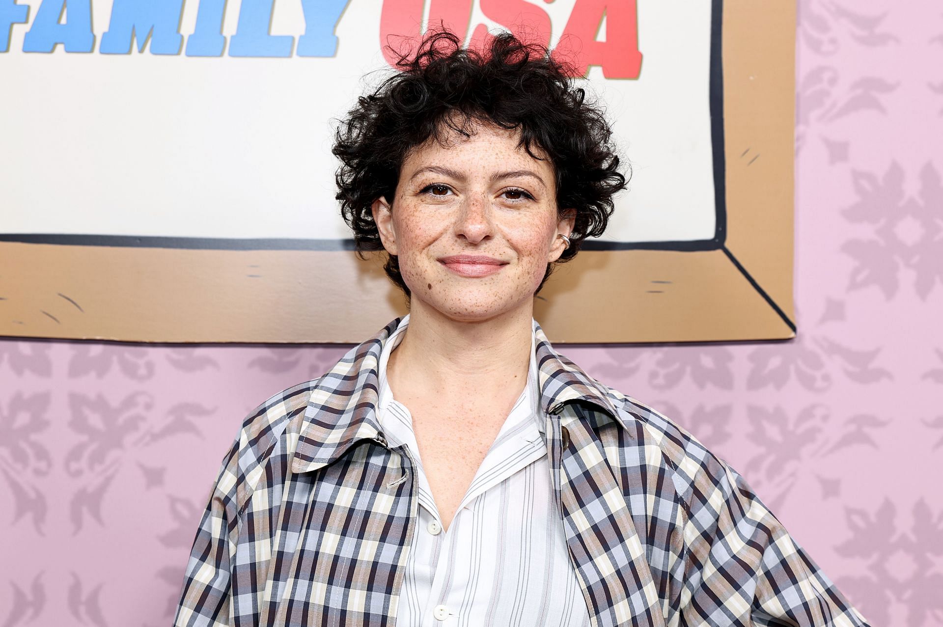 Alia Shawkat guest stars as Amelia Peek (Image via Getty)