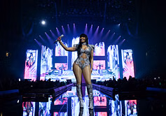 "She lowkey hates that man" — Internet reacts to one of Beyoncé's dancers doing Nicki Minaj's viral High School pose during the Cowboy Carter tour