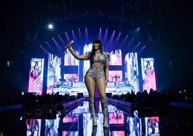 "She lowkey hates that man" — Internet reacts to one of Beyoncé's dancers doing Nicki Minaj's viral High School pose during the Cowboy Carter tour