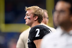 "He should be banned from football" - CFB fans stunned over alleged DMs of ex-Memphis DB UTSA QB sending Owen McCown Tigers' playbook before game