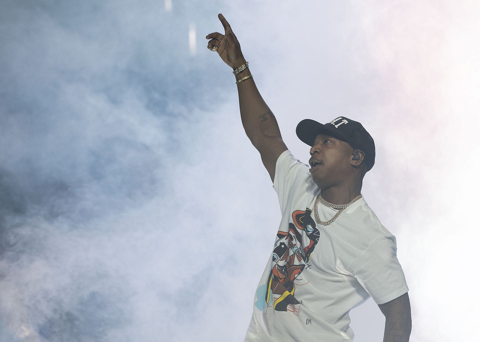 Rapper Ja Rule performs on stage (Image via Getty)