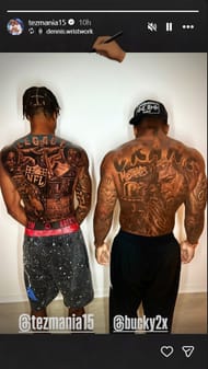 Bucs Stars Tez Johnson et Bucky Irving Show Off Force Back Tattoo avant le Camp d'entraînement en 2025 / @ Tezmania15