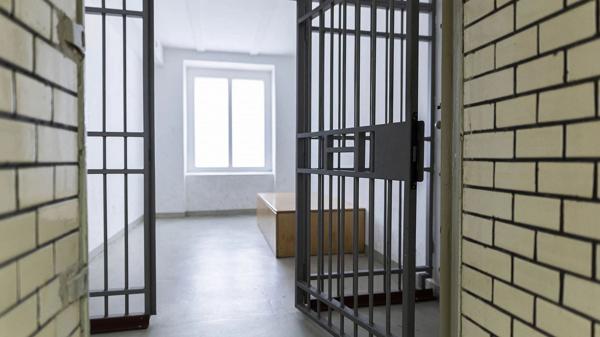 Lower Saxony, Hanover: A detention cell in the cell wing of Hanover Local Court (Image via Getty)