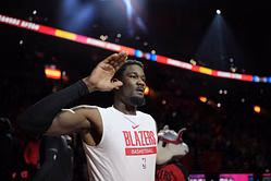 Ex-Laker Mychal Thompson shares honest thoughts on fellow Bahamian Deandre Ayton’s inconsistency: “Has to do it over an 82-game schedule”
