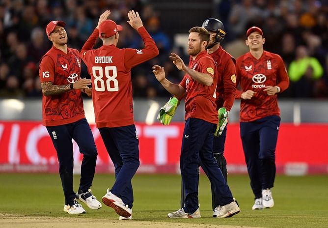 ENG vs IND: मैनचेस्टर टेस्ट के लिए इंग्लैंड ने बनाया खास प्लान, 35 साल के इस स्पिनर को मिलेगी प्लेइंग 11 में एंट्री!