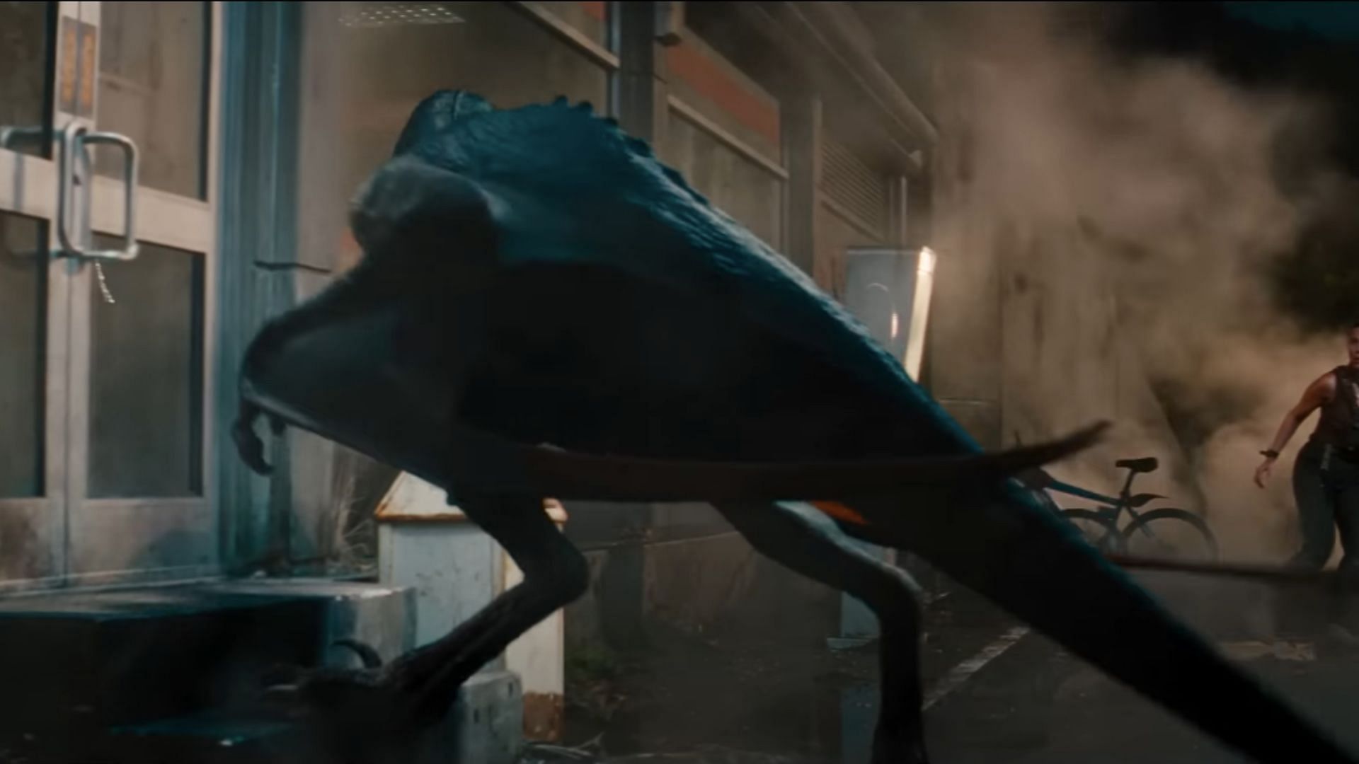 Zora distracts the predator in Jurassic World Rebirth (Image via YouTube/ Universal Pictures)