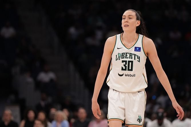 "Faking injury is crazy" - WNBA fans erupt as Breanna Stewart avoids serious injury yet ruled out for Liberty's 4-game road swing