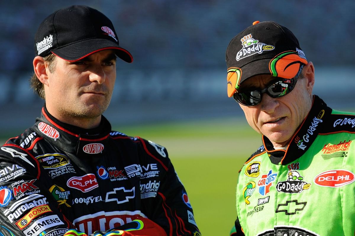 Mark Martin hilariously trolls Jeff Gordon with iconic victory lane photo from Chicagoland: “Telling me I jumped the restart”