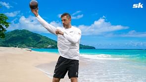 Aaron Rodgers flexes receiving skills at beach just 4 days before Steelers' training camp kicks off (Watch)